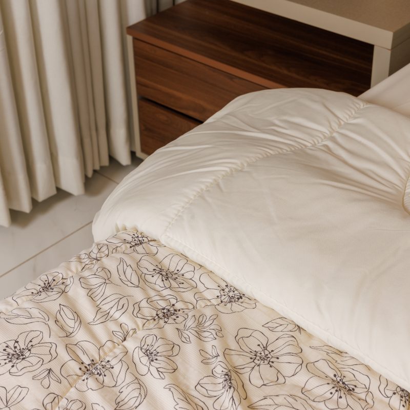 طقم لحاف مايكروفايبر صيني مكون من 10 قطع بتصميم عصري وألوان متنوعة